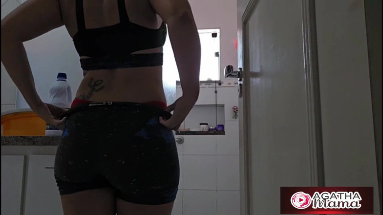 Agatha Mama: アガサ・ママ - ソロ - 『Naughty MILF』で全く違う方法でクリーンアップ