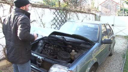 Nude in France: Cewek mesum yang lagi sange ngocok kontol wanita yang lebih...