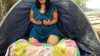 Riderqueen: La mamma bbw si tocca al campo estivo