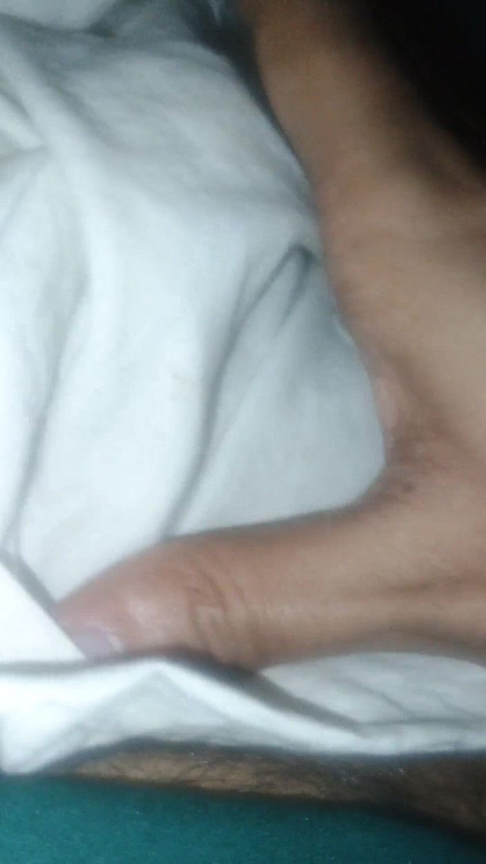 Hot_bobby: Ragazzo indiano che pensa alla ragazza e strofinando il mio...