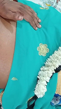 Tamil stiefmoeder werd hard anaal geneukt met haar stiefzoon die zo heet kreunt