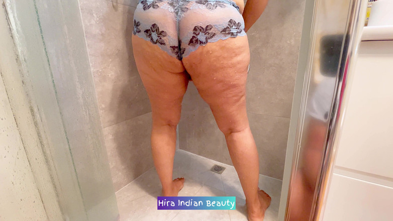 Hot 365 Entertainments: Arte de provocação por indiana milf hira erotic shower - buceta...