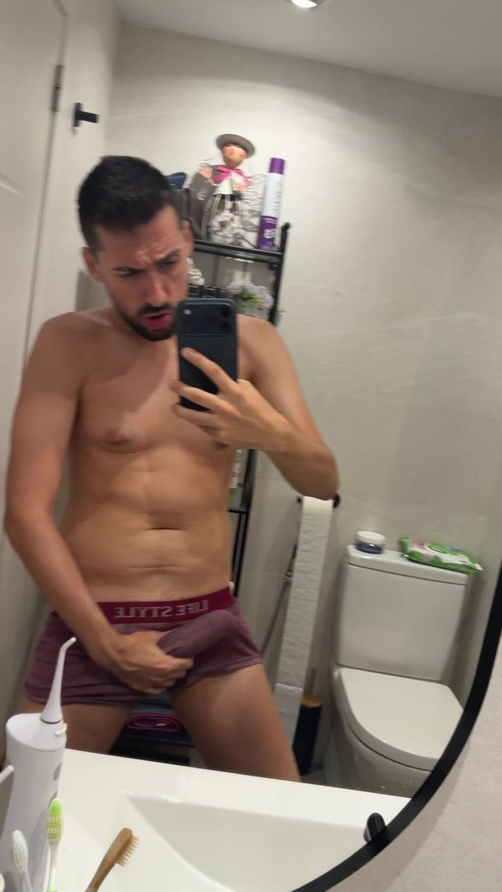 Liam Harding: Hot Stepdaddy Jerks off and Nuts in Bathroom
