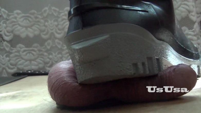 UsUsa: Calpestare le palle con stivali di gomma