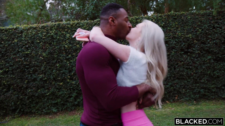 Blacked: 흑인 대물 자지에게 따먹히는 걸 좋아하는 흑인녀
