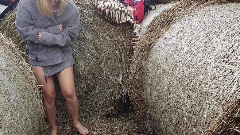 Serenexx: Just Finished a Cold Outdoor Shoot, Needed to Pee