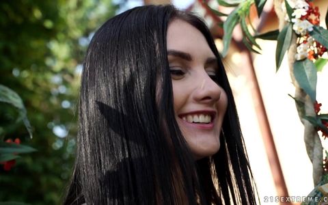 21 SEXTREME - Crystal Greenvelle Opens Wide For Old Man's Nut