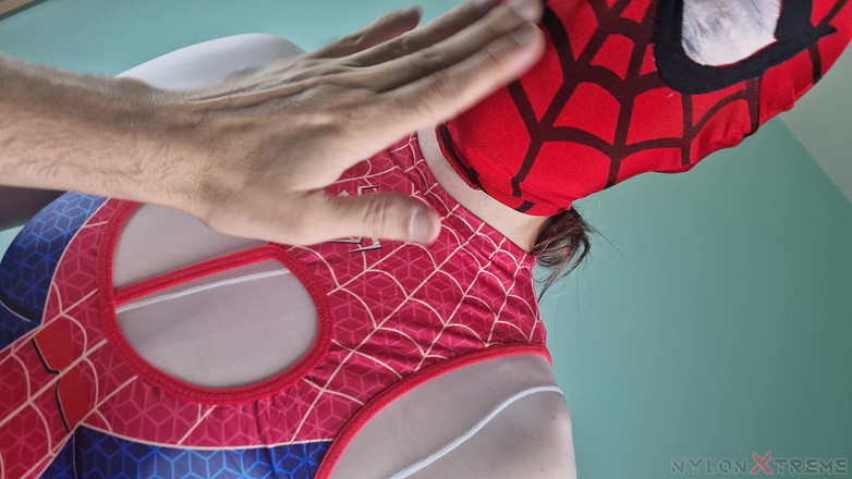 Nylon Xtreme: POV Elena Clarck Nhện