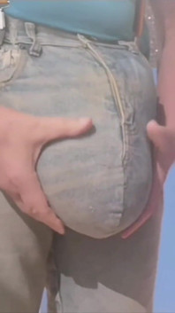 Extrême, un gros jean se fait renfiser sur un jean fait à la main