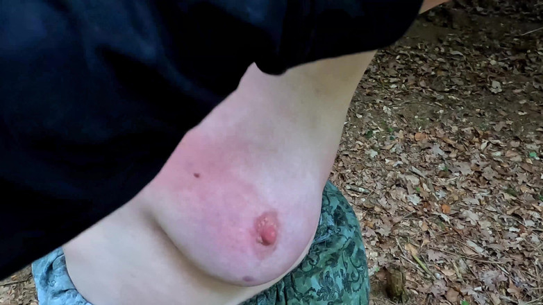 Bouncy Tits Action: Ormanda çok sert ceza