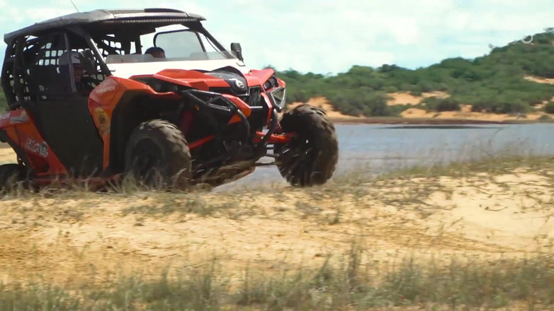 California TV: Amanda Souza Piercing - Top 5