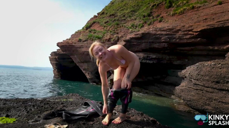 UKCuteGirl Lucy Lauren: Diving in My Shiny Two-piece Wetsuit