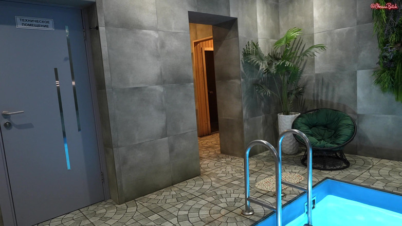 Oksana_Katysheva: Je to Šťasťák. Šuká sexy milfku a roztomilou 18letou holku v sauně!