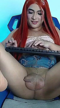Aline Dan Kakinya Yang Cantik Dalam Seluar Dalam