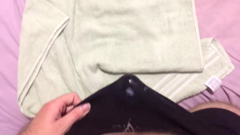 College-couple: Assjob en levrette, baise à sec, éjaculation en sous-vêtements