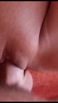 De jolies ados se font baiser dans une compilation d’éjaculations et de culs