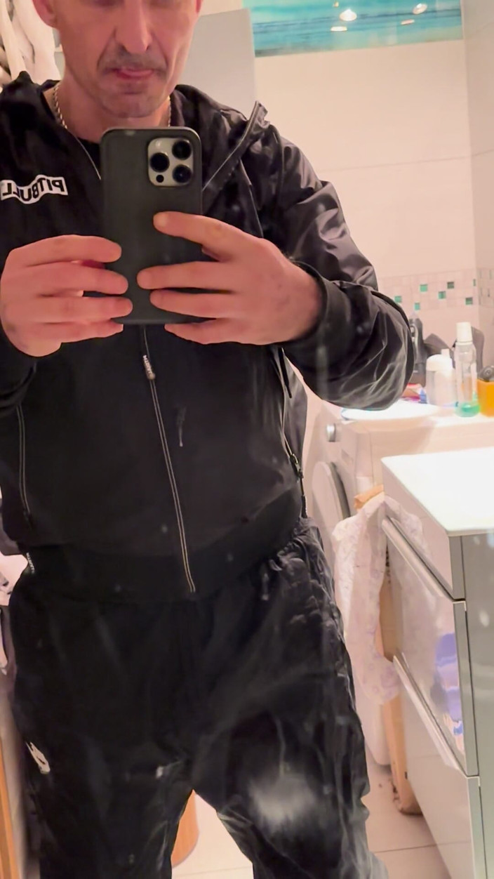 Ditrypig fetish: Kamar mandi dan ortalion