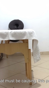 Doktor muayene sırasında parmağını götüne serbestçe soktu