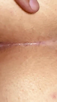 Madrastra sintió la polla del hijastro pulsando y bombeando su coño lleno de esperma fresco