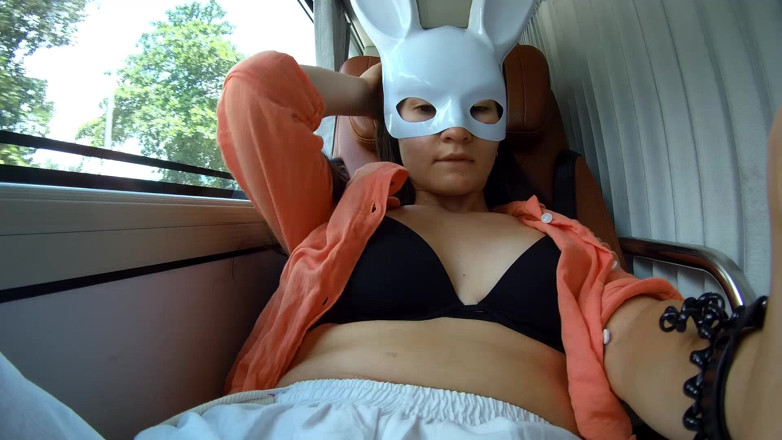 PassionBunny: Arriscada masturbação ****** no ônibus