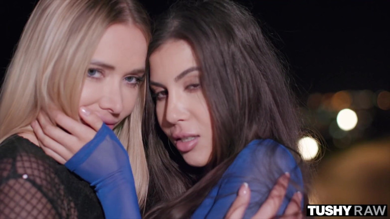 Tushyraw: Tushyraw besties Anya a Venera si plní své těsné zadky