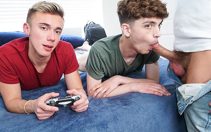 Say Uncle: Jake Lawrence usa dos pequeñas gemelas Carter Delray y Zayne...