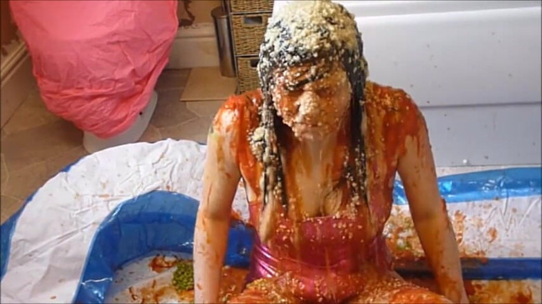 Gunked up girls: 을 빨아주는 Toni Savoury