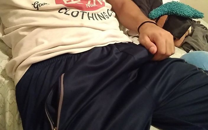 AlexAlejandro13: 침대에서 발정난