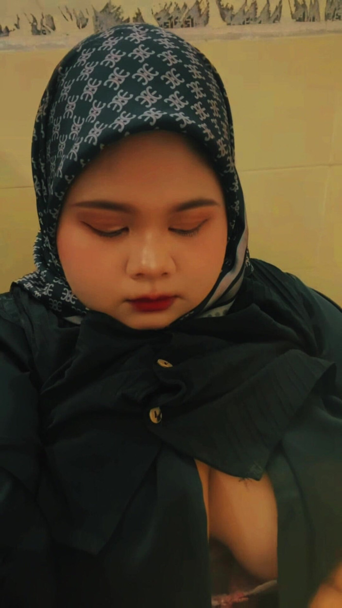 Cris Santana: Ajsxx99 - Awek Malaysia Cantik Saya Bertudung Sedang Menunggu Awak Untuk...