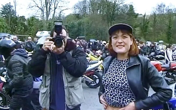 Road Trips UK: Roadtrip to Surrey: Rebakah Jordan, Lianne Young &amp; More