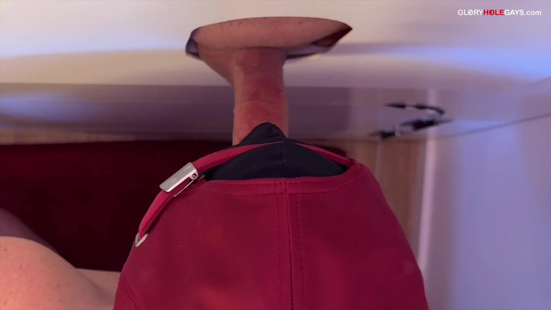 GLORYHOLEGAYS: Giovane ragazzo gay al gloryhole - oltre un'ora di azione senza...
