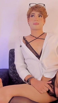 Femboy Ken Sottomesso Da Solo E Rimbalzi Come Una Vera Troia