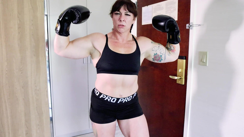 Simone Steele: 与simone Steele和ecko belle的拳击