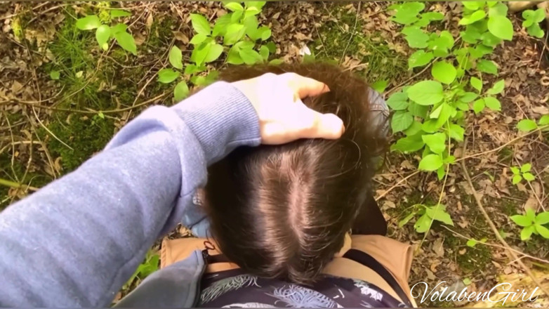 Lust_girl: Am întâlnit un străin în pădure și am futut-o în toate găurile