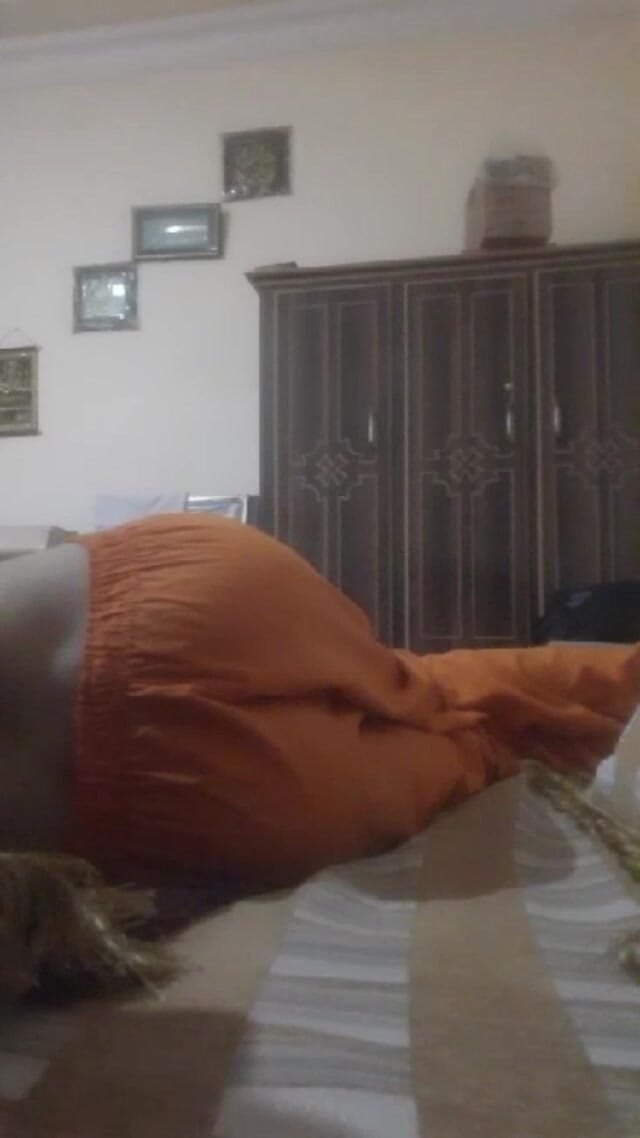 Sapnashah007: 후장을 보여주는 오렌지 샬와르의 파키스탄 파탄 소녀