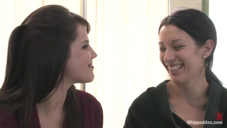 Whipped Ass by Kink: January Seraph - Bita dupa przez Kink