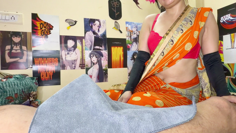HunnyBunny: Wielki tyłek indyjski żona rucha 18-letniego pasierba swojego sąsiada za ich plecami.