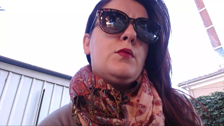 Nicoletta Embassi: Kırmızı ruj fetişi