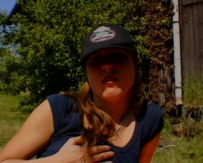 BB Video - Old School: Německá amatérská teen sólo žena venkovní velká přírodní prsa