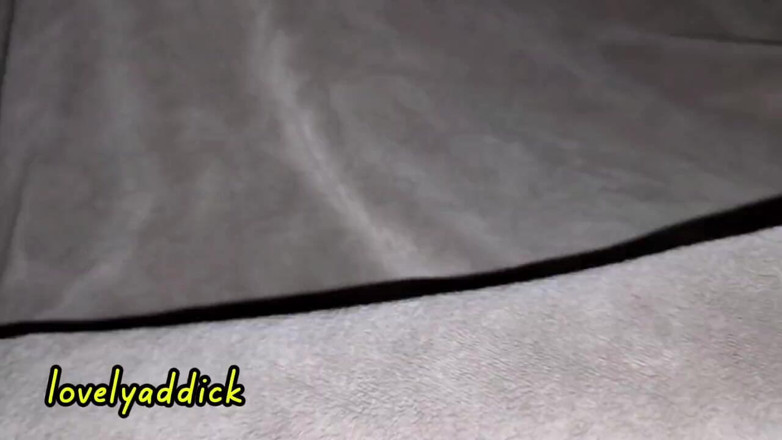 Lovelyaddik: Stiefschwester liegt, ohne dass das höschen gefickt wird