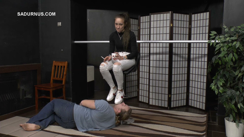Sadurnus: Mistress Evangelie Gets Her Shoes Cleaned and Smokes