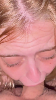 Moja gorąca przyrodnia siostra dała mi głębokie gardło i poprosiła o kremówka I Want To Feel You Cum in Me