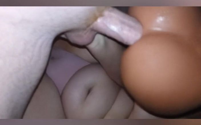 Nickyloves: 用玩具抽干爸爸的鸡巴