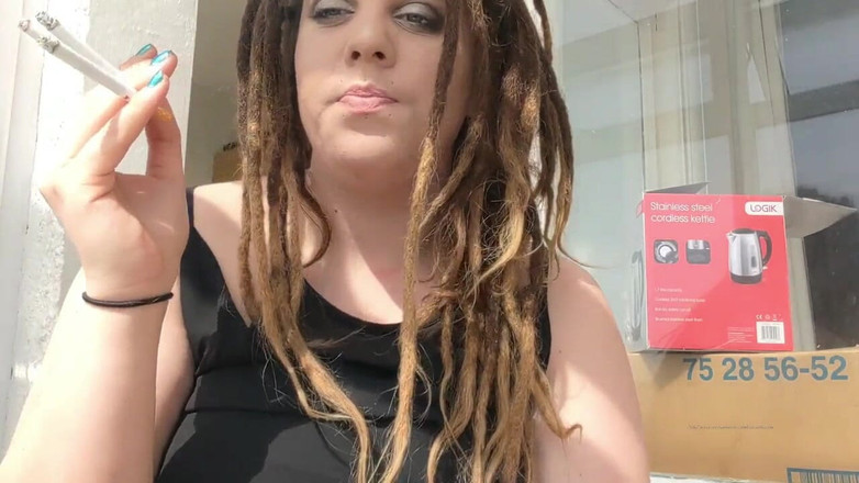 Goddess Kinx: Fumer un paquet de Malbro Red en une heure