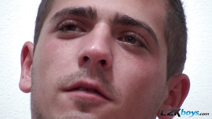 C2K Boys: Karl je hezký chlapec, který se chce podělit o svůj...