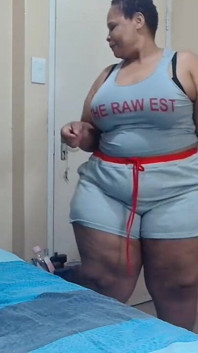 Striptis MILF montel eboni & sembah pantat