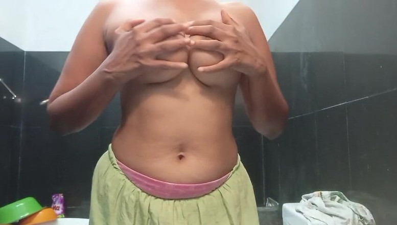 Anne White: Masturbace indické bhabhi