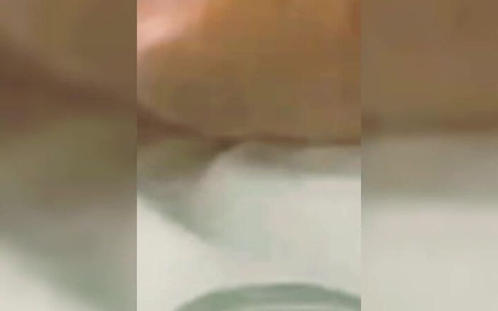 Ladyboy Karl: 내 구멍에 딜도