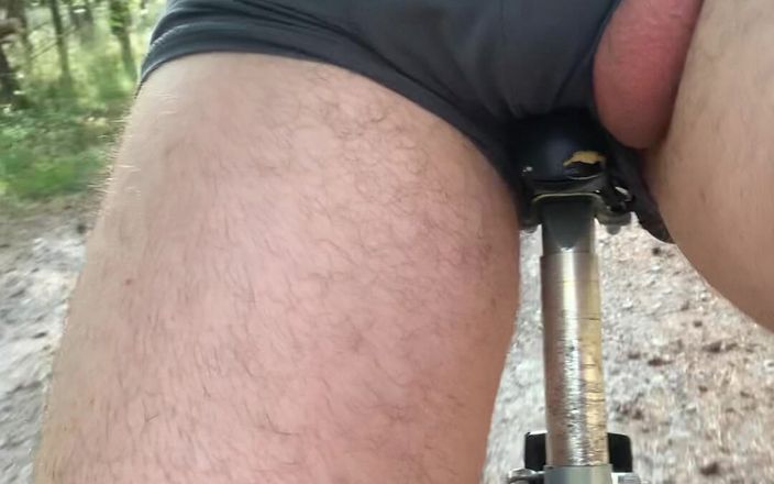 Apomit: Publicboy18 bisiklete binme, çocuk, amatör