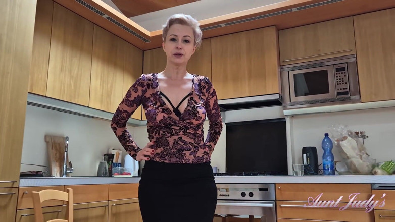 Aunt Judy's: Tantejudys - Rondborstige Amateur-milf Wanilianna Komt Klaar in De Keuken